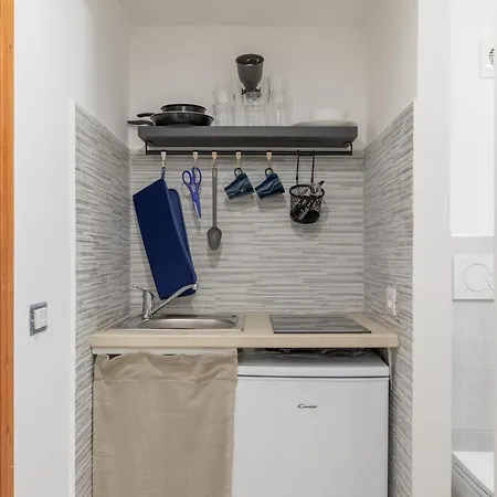 Guesthost - Comfy X2 - Trastevere District! Апартаменты Рим